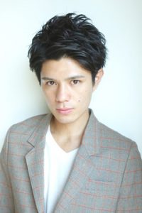 大人の色気漂う黒髪スタイル