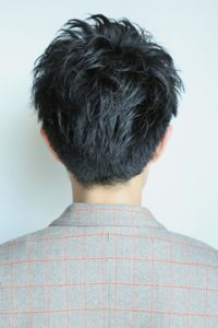 大人の色気漂う黒髪スタイル